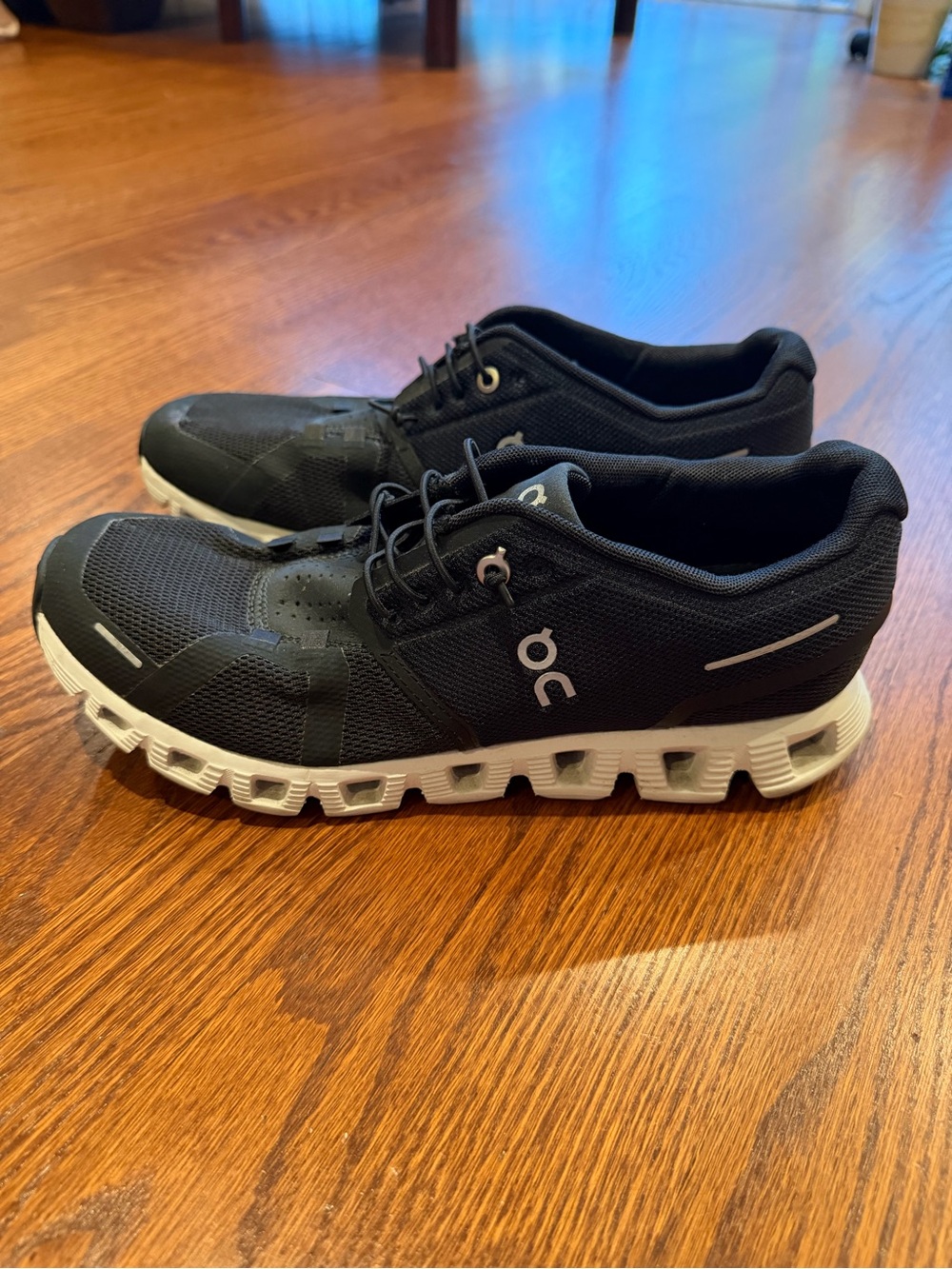 On Clouds Women’s Black White Athletic Swiss Engineering Running Shoes Size 8.5